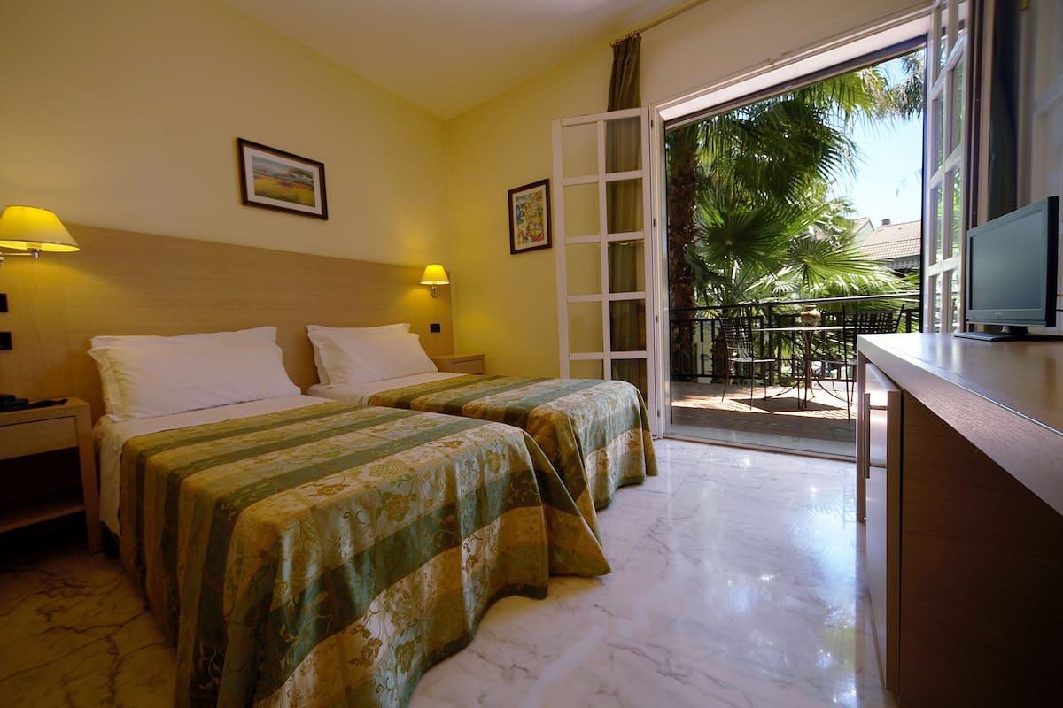 minibar, in-room safe, desk, blackout curtains