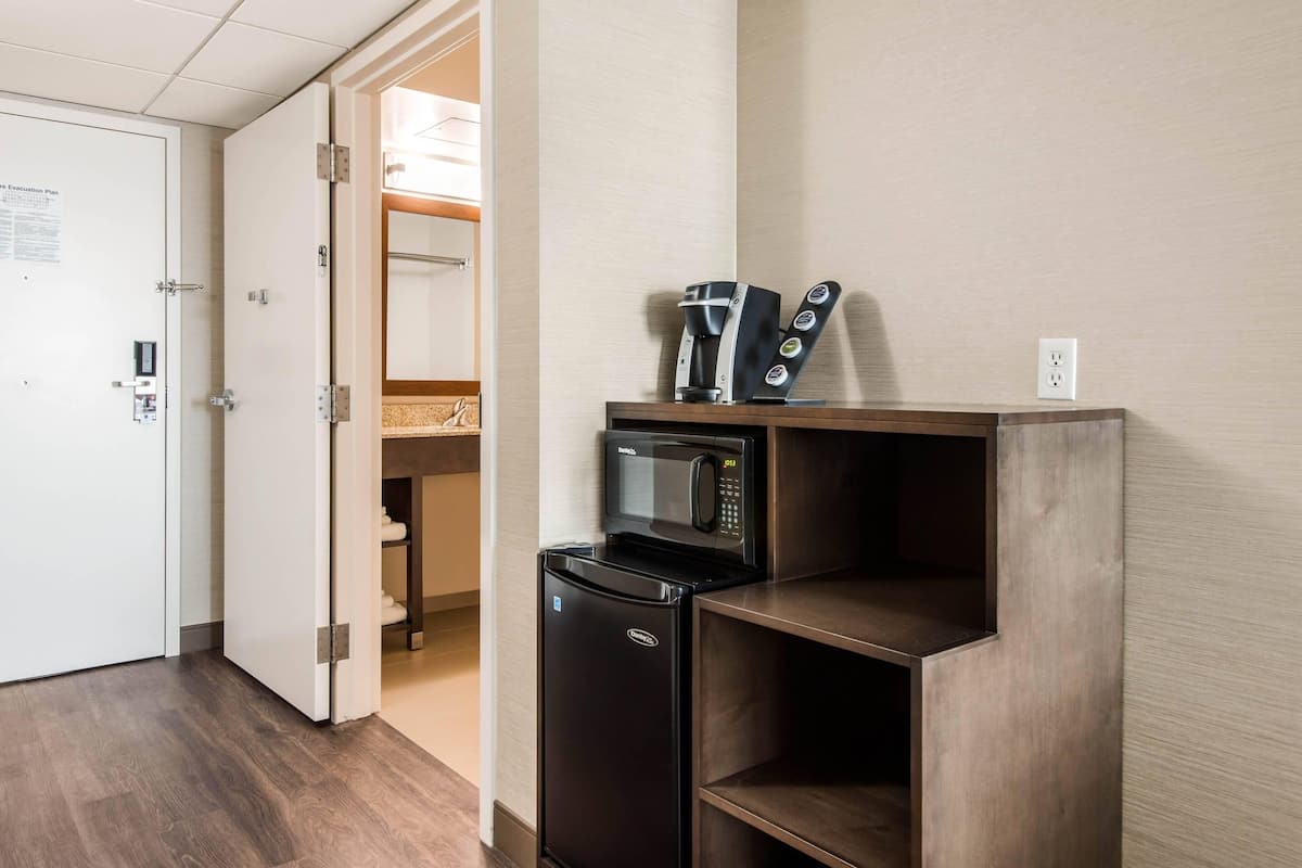 Room, 1 Queen Bed with Sofa bed, Accessible, Non Smoking | Premium bedding, in-room safe, desk, laptop workspace