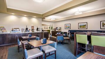 Sudah termasuk sarapan prasmanan setiap hari