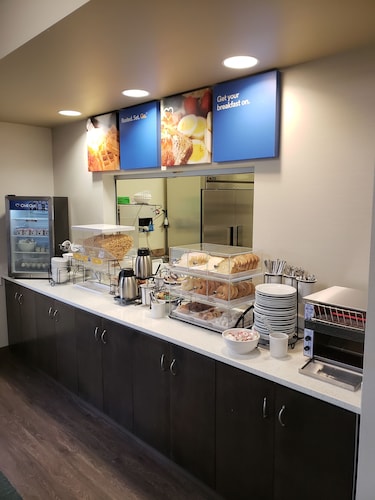 Comfort Inn & Suites Red Deer - Highway 11