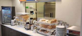 Comfort Inn & Suites Red Deer - Highway 11