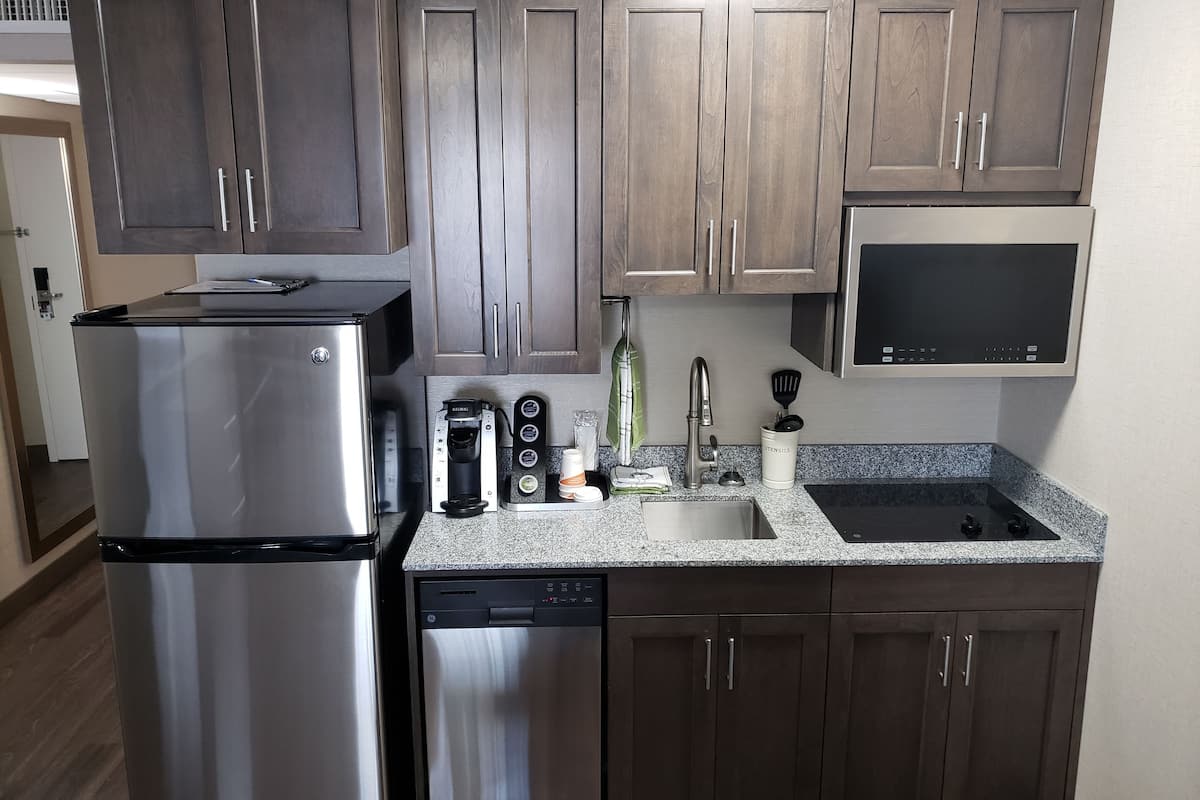 non smoking suite, 1 king bed, kitchen | private kitchenette | fridge, microwave, coffee/tea maker