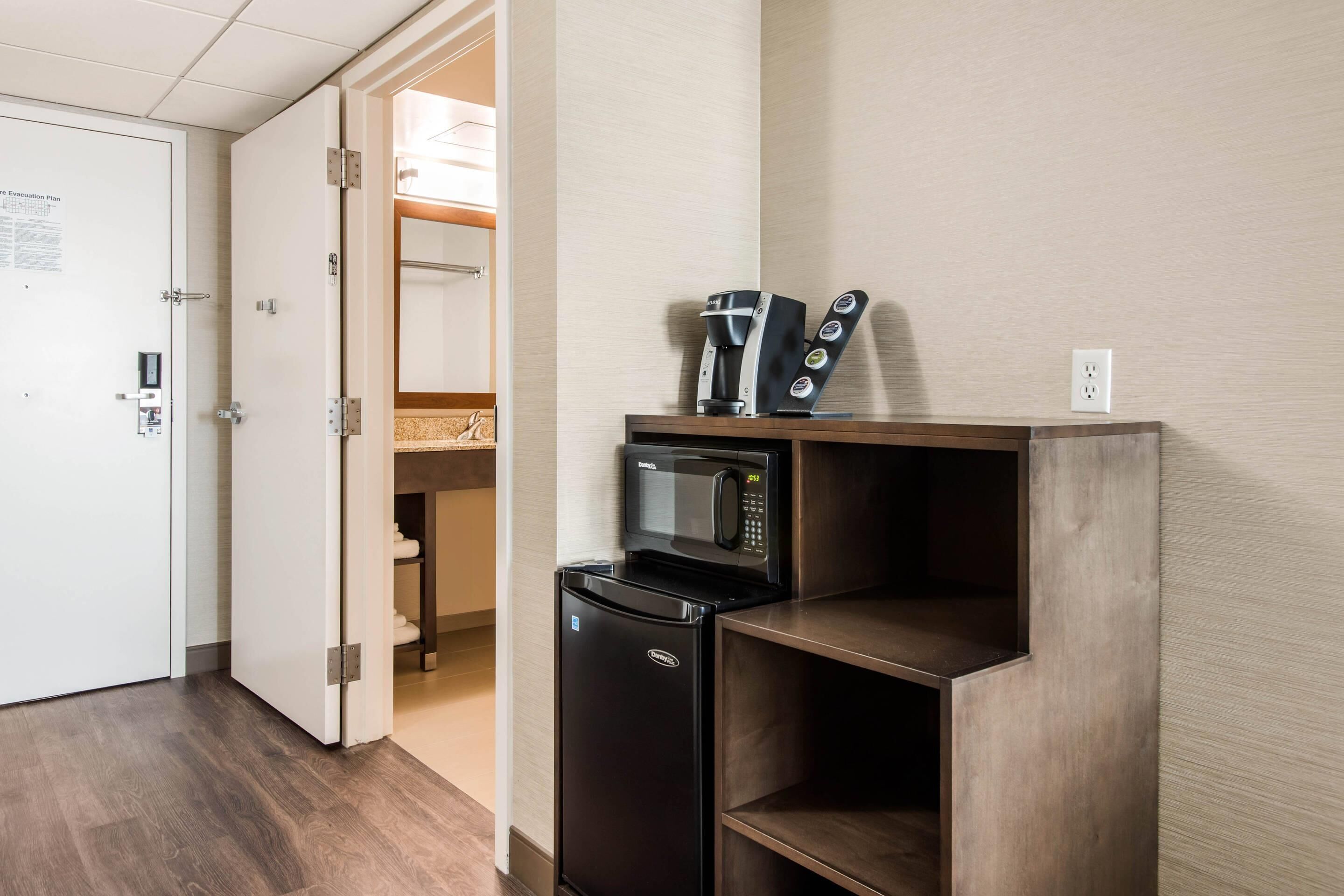 Premium bedding, in-room safe, desk, laptop workspace