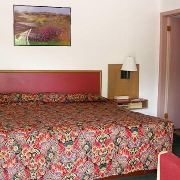 Chambre non-fumeurs, très grand lit | Fer et planche à repasser, Wi-Fi gratuit