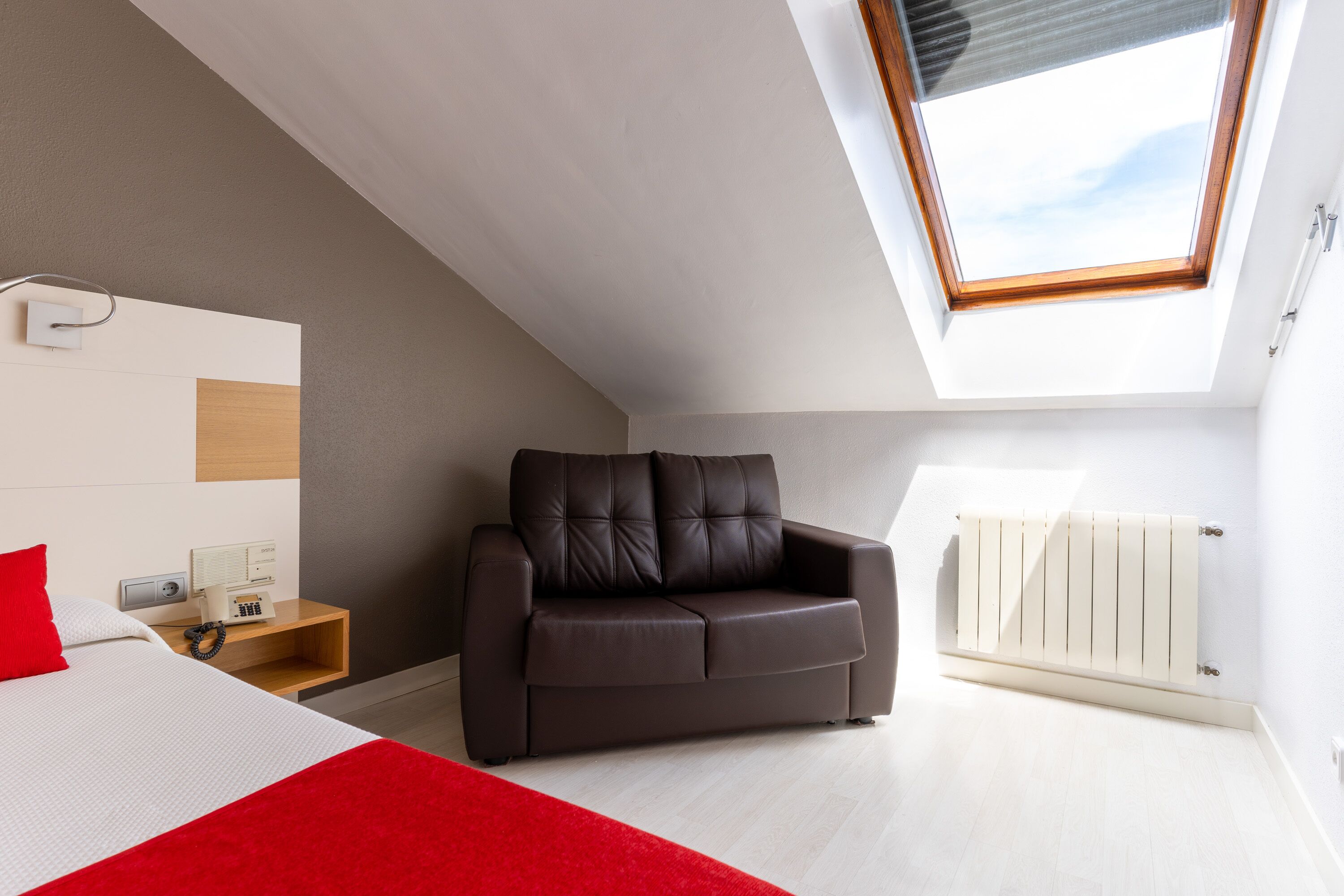 double room | down duvets, in-room safe, desk, laptop workspace