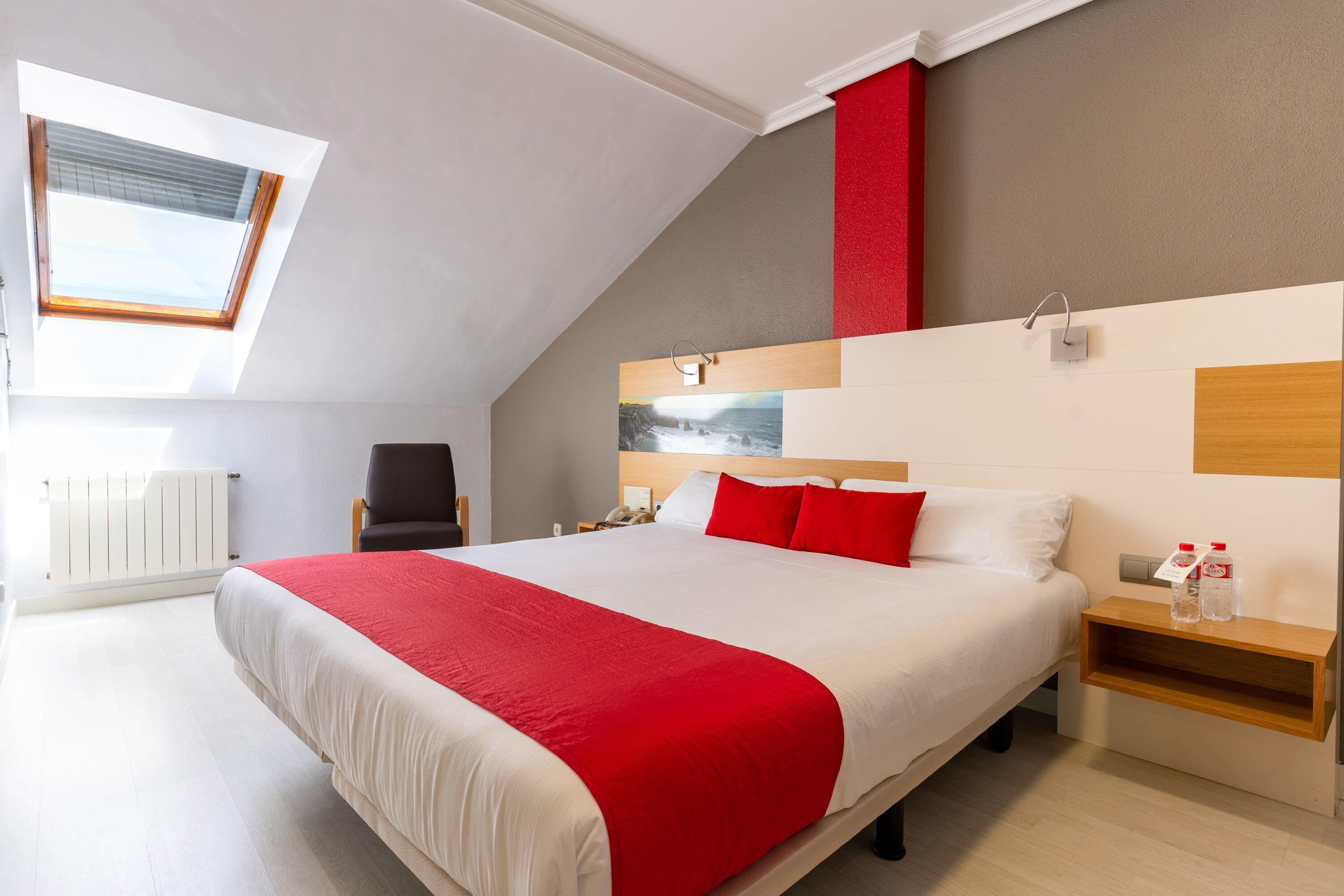 double room | down duvets, in-room safe, desk, laptop workspace