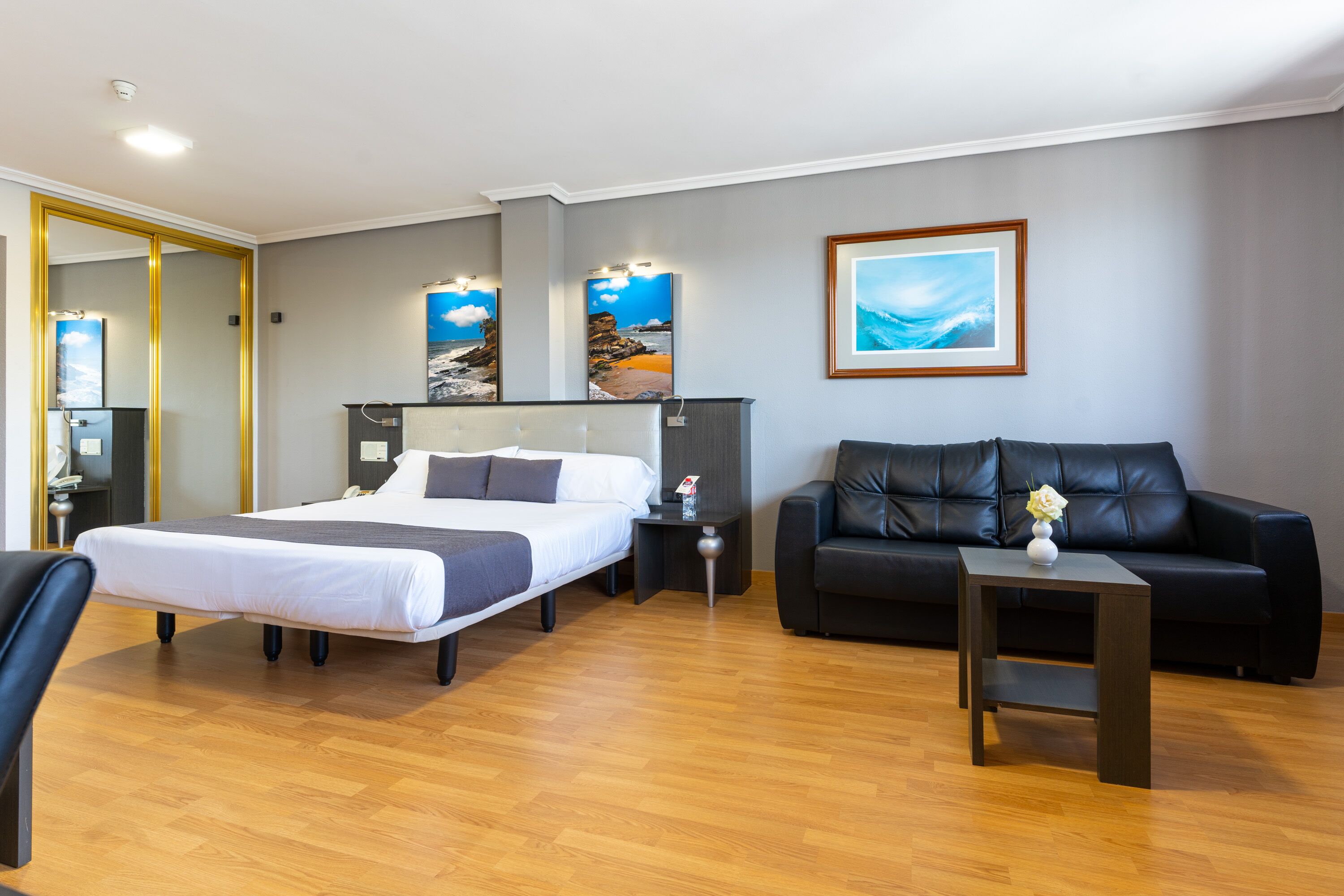 double room | down duvets, in-room safe, desk, laptop workspace