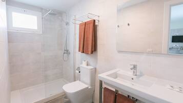 Superior Apartment, 2 Bedrooms | Bathroom