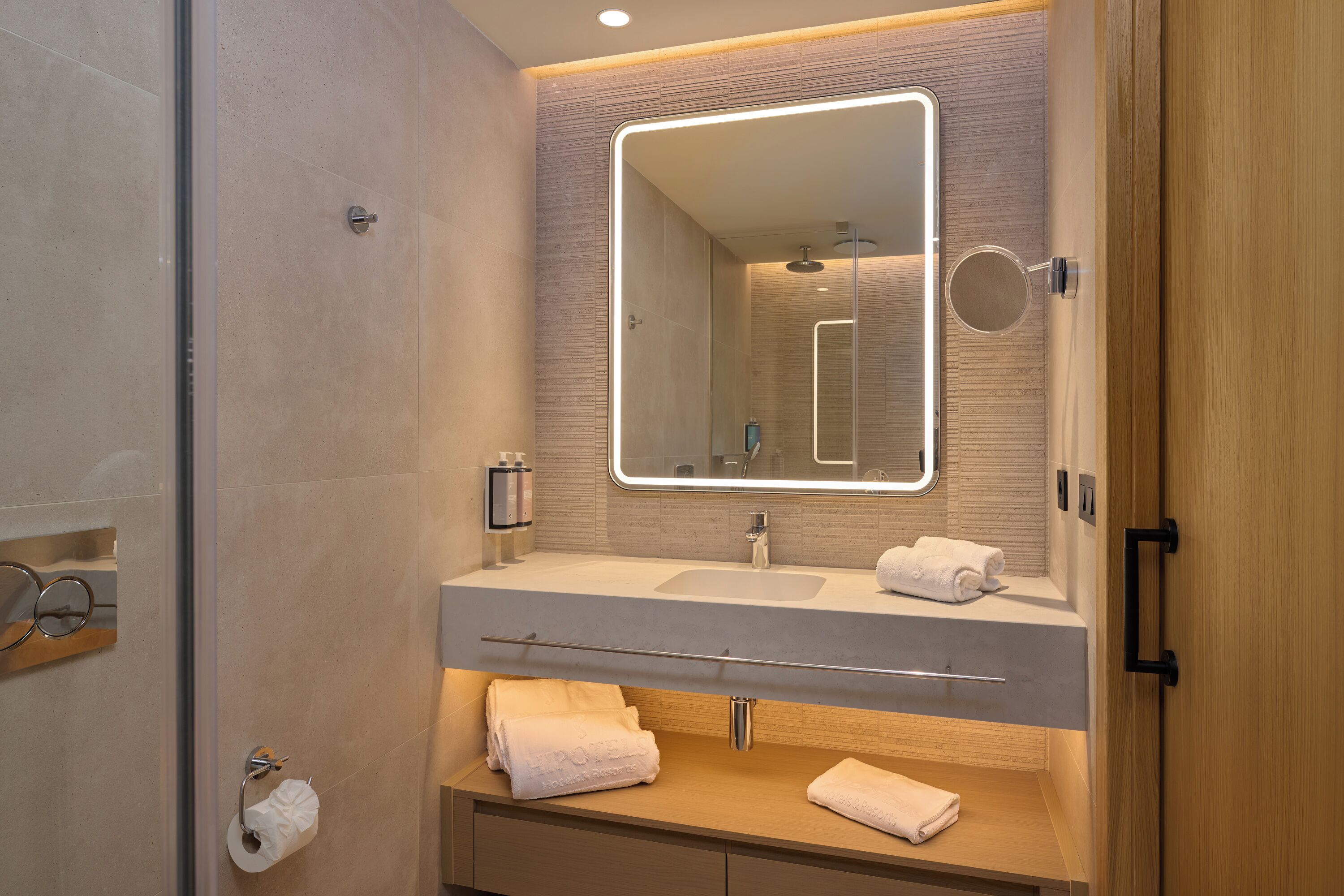 1 bedroom, in-room safe, desk, iron/ironing board