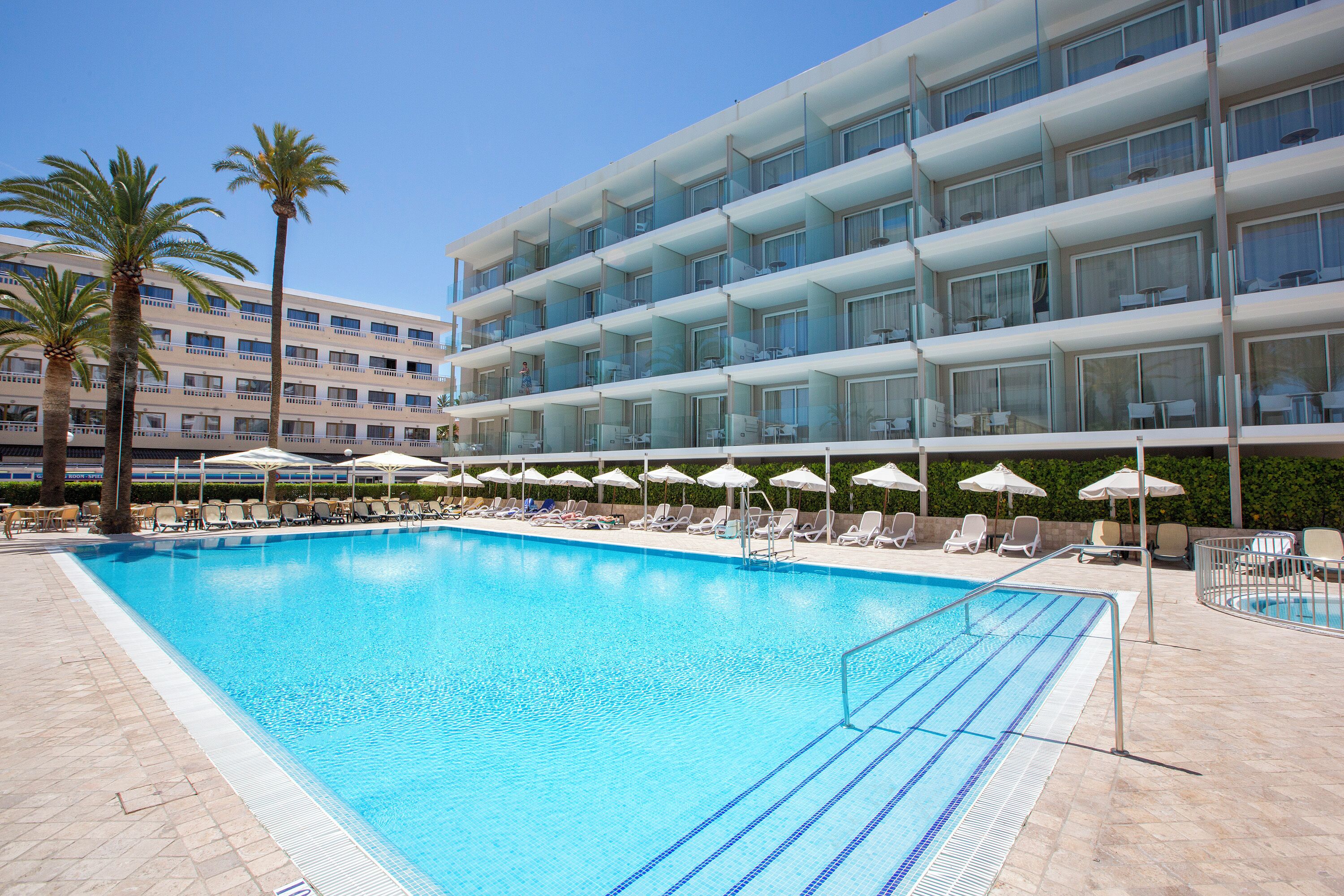 outdoor pool, pool loungers