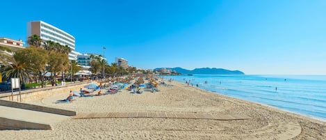 Sulla spiaggia, teli da spiaggia