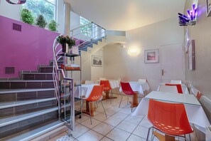 Frokostbuffé hver dag (EUR 15 per person)