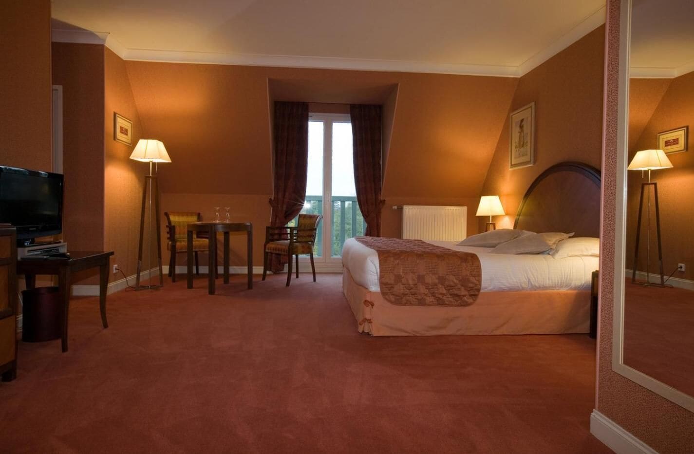 select comfort beds, minibar, desk, blackout curtains