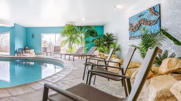 Indoor pool, sun loungers