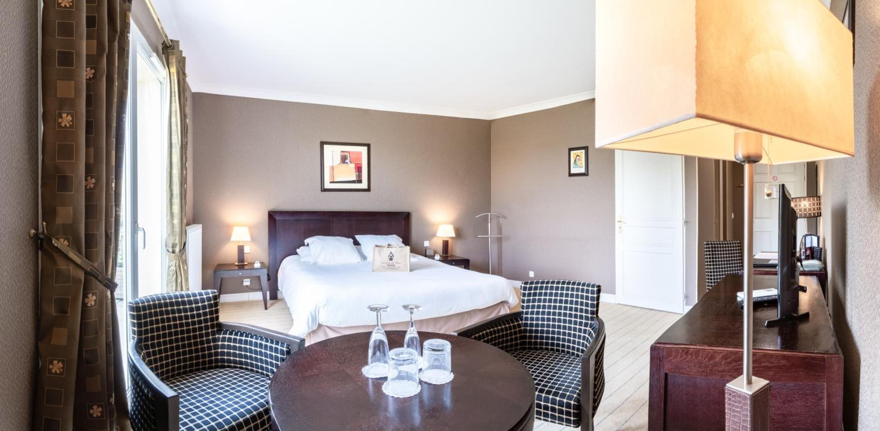 select comfort beds, minibar, desk, blackout curtains