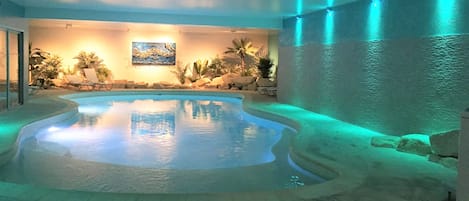 Indoor pool, pool loungers