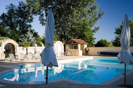 Seasonal outdoor pool