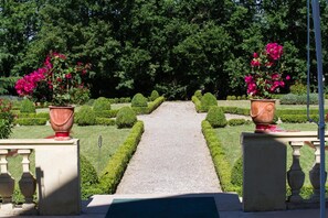 Property grounds - Le Manoir St Jean (Saint-Paul-d'Espis)