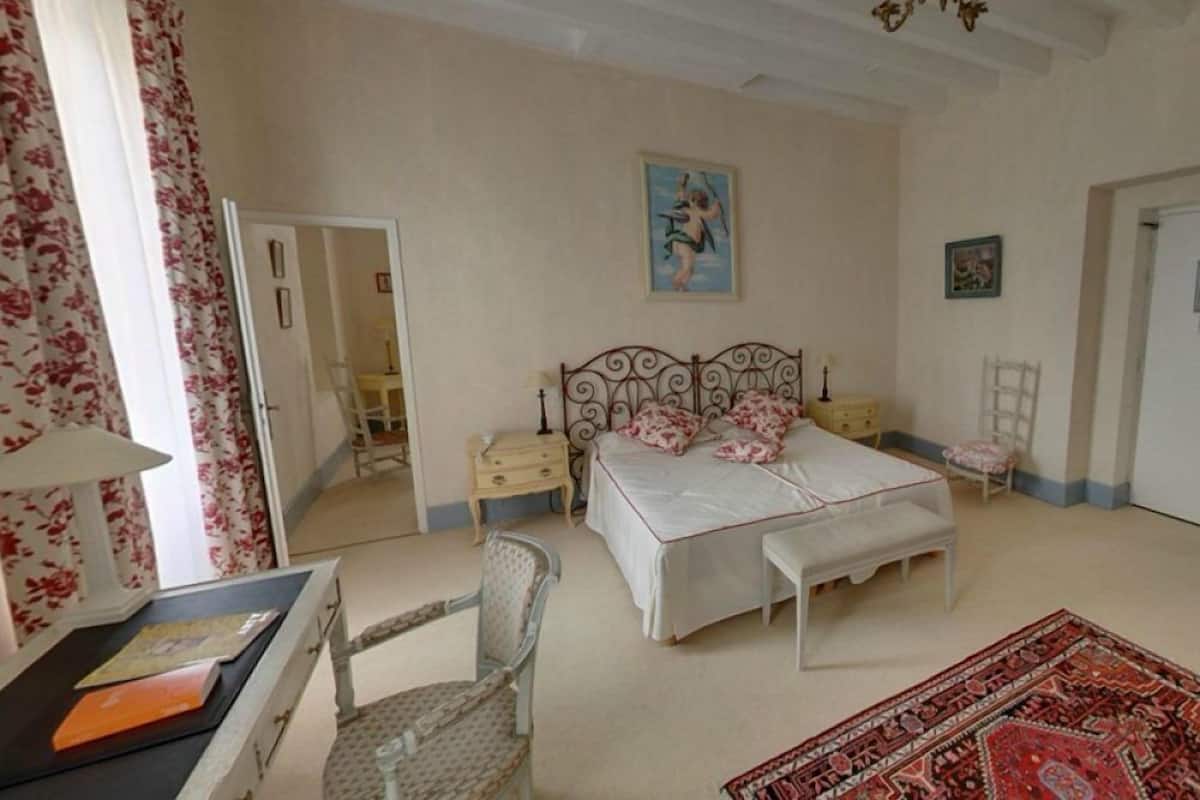 Comfort Suite (For 3) | 1 bedroom, premium bedding, memory foam beds, in-room safe