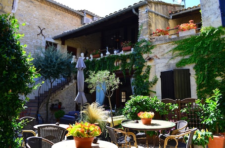 Terraza o patio. Hôtel Le Saint Laurent