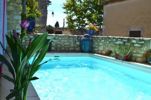 Piscina stagionale all'aperto, lettini