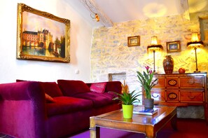 Suite, Terrace | Living area