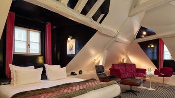 Suíte júnior | 1 quarto, frigobar, cofres nos quartos, individualmente decorados