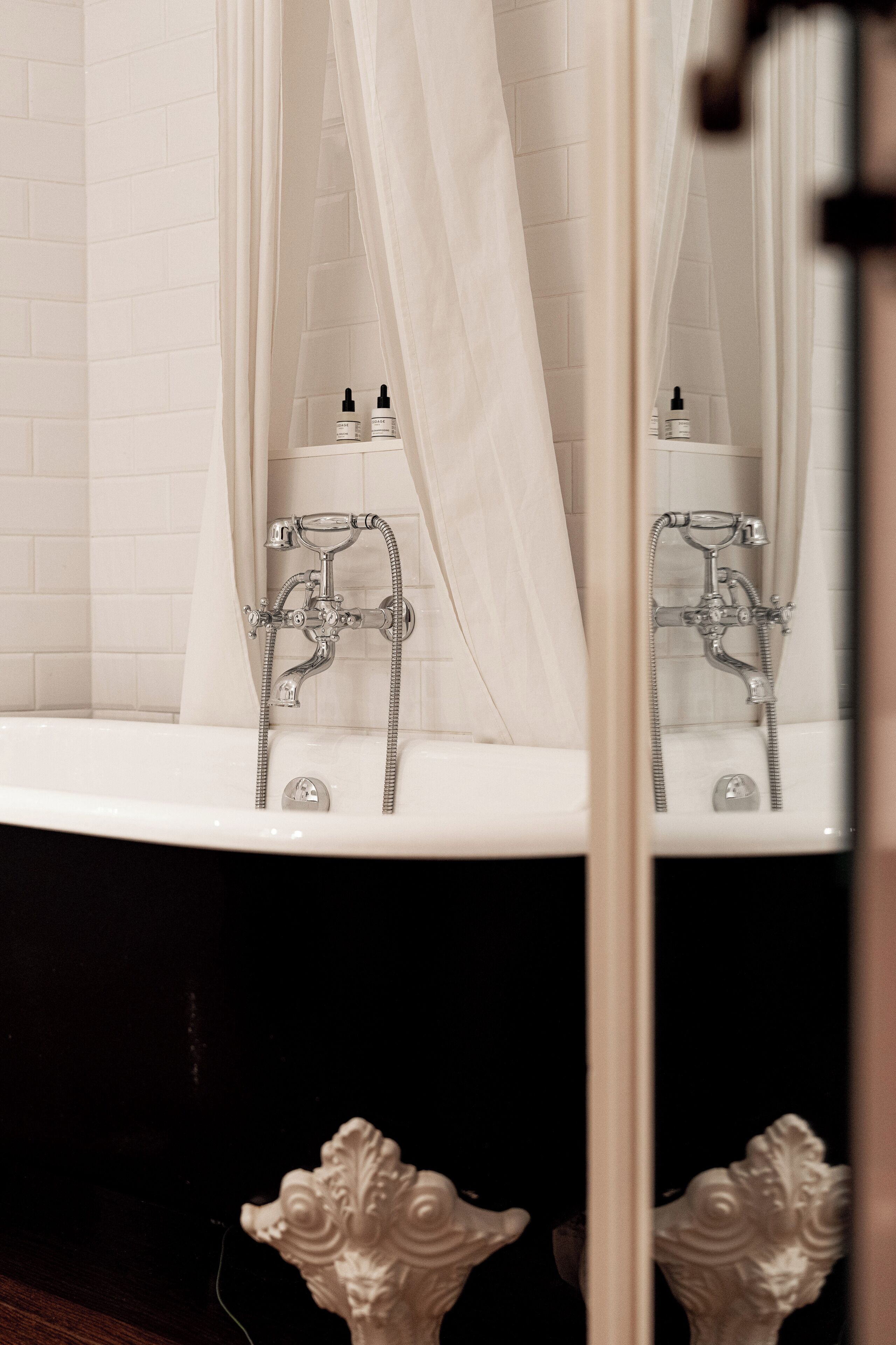 Foto - Hôtel du Petit Moulin, Haute Couture hotel by Lacroix