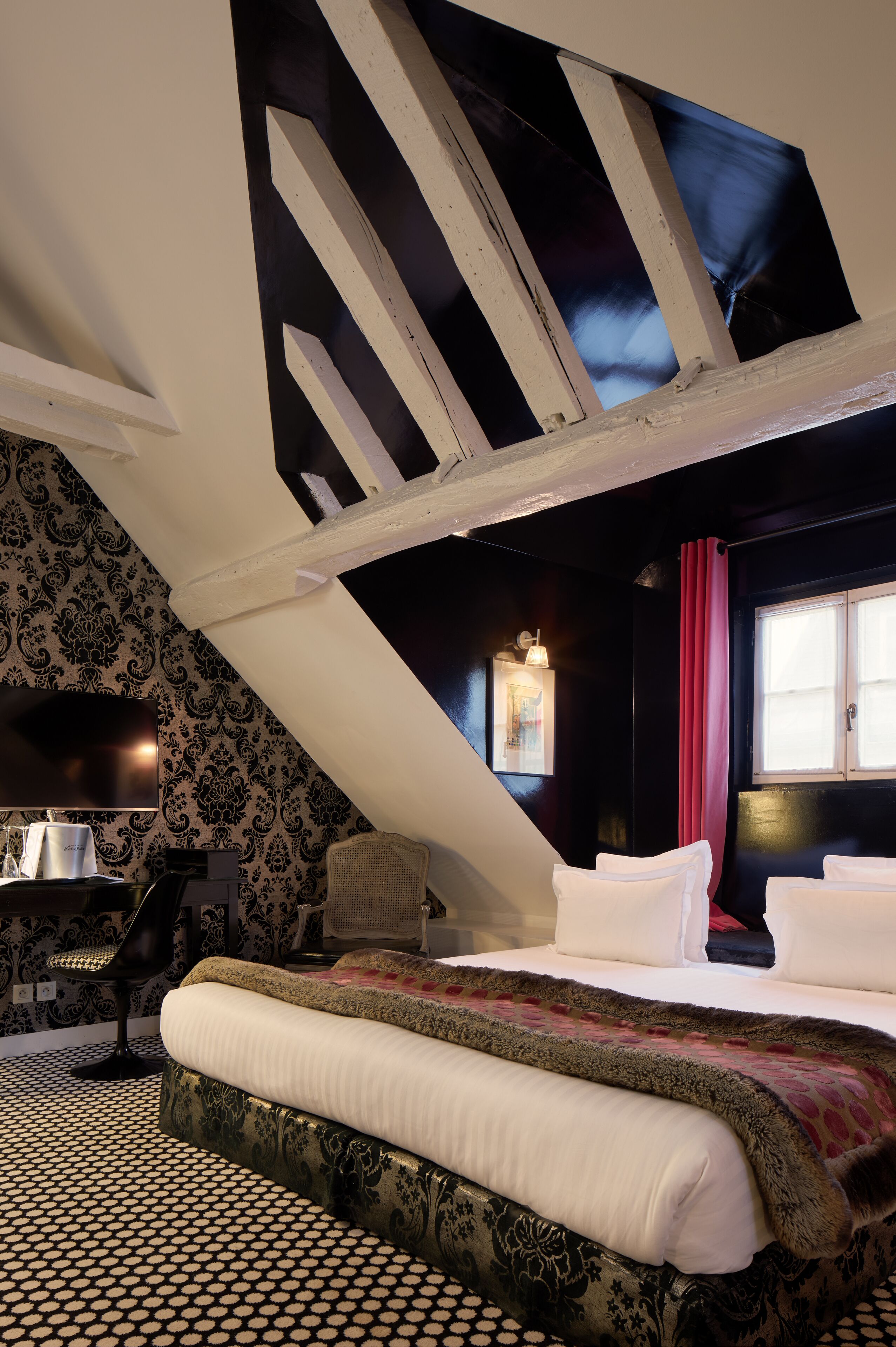 junior suite | 1 bedroom, minibar, in-room safe, individually decorated