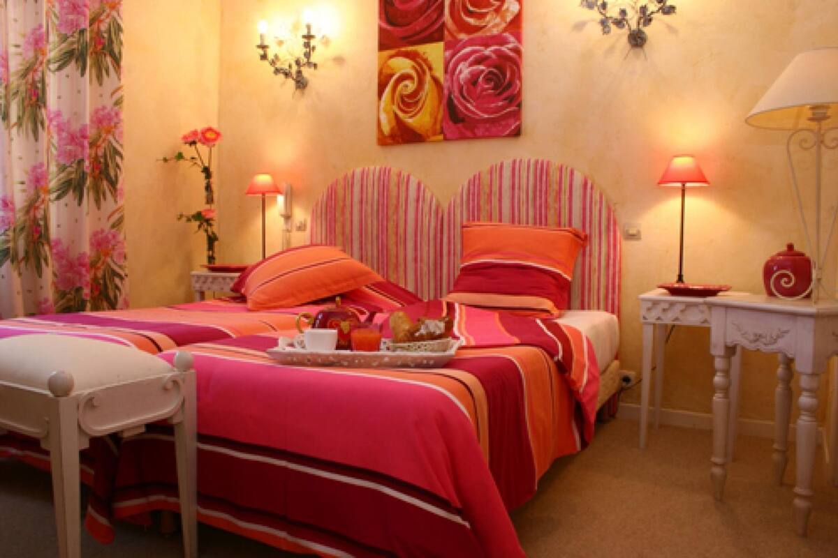 In-room safe, iron/ironing board, cribs/infant beds, rollaway beds