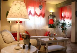 Triple Room | In-room safe, iron/ironing board, cribs/infant beds, rollaway beds