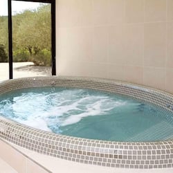 Bain à remous intérieur