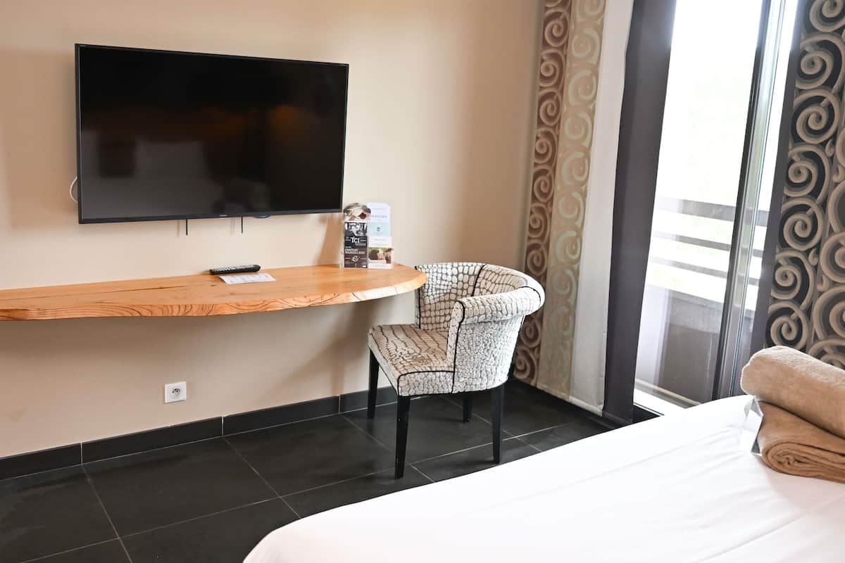 Privilege, Room, 1 Double Bed, Pool View | Minibar, in-room safe, desk, laptop workspace