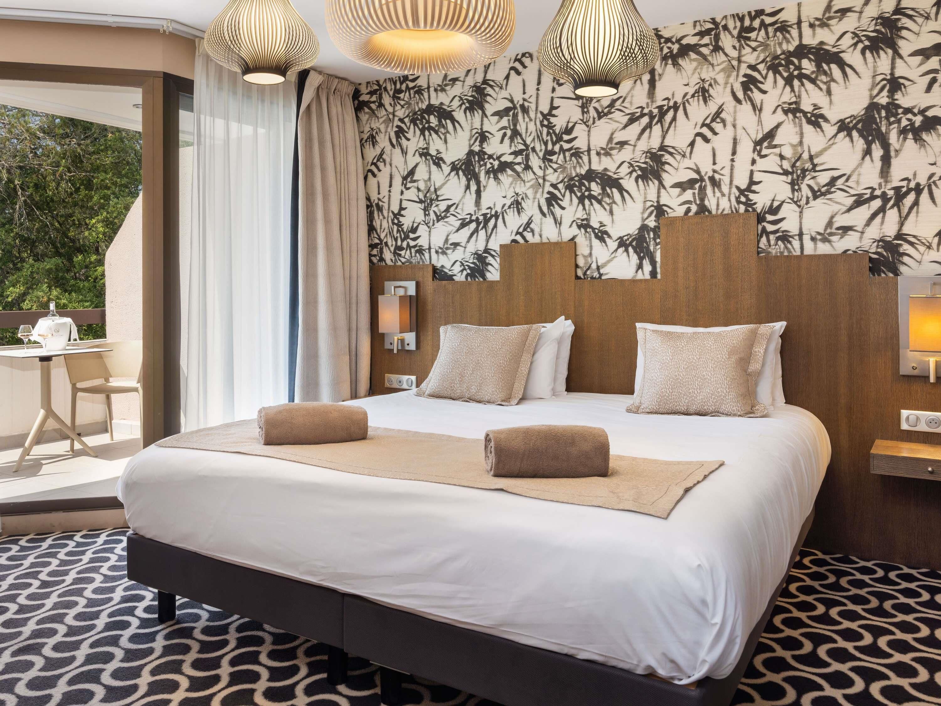 Minibar, Zimmersafe, Schreibtisch, laptopgeeigneter Arbeitsplatz