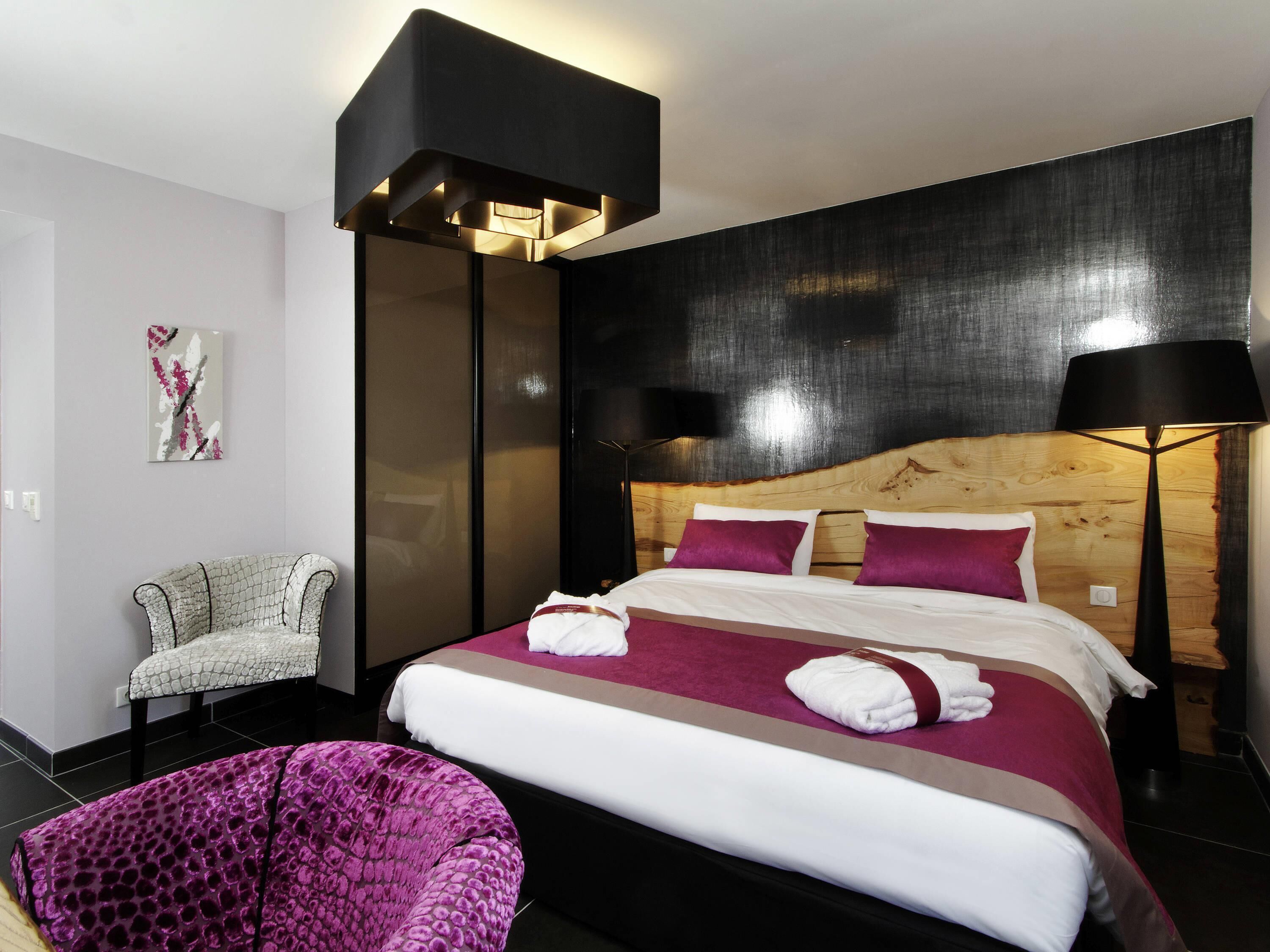 Privilege, Room, 1 Double Bed, Pool View | Minibar, in-room safe, desk, laptop workspace