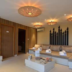 Sauna, hot tub, steam room, Turkish bath/hammam, body treatments