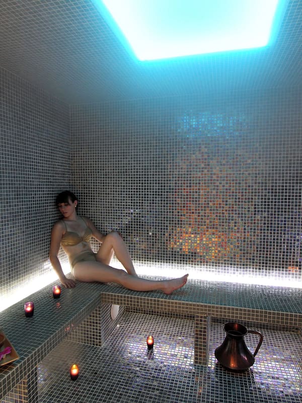 Sauna, hot tub, steam room, Turkish bath/hammam, body treatments