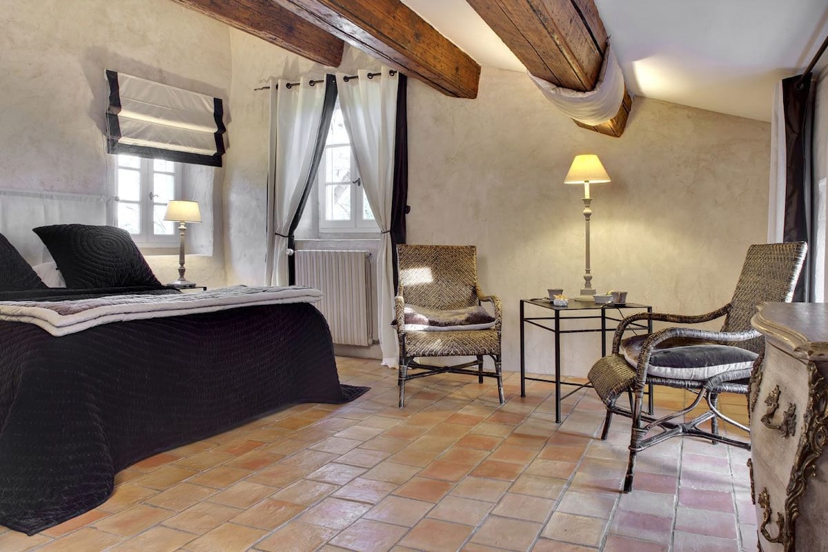 Literie de qualité, minibar, coffre-fort, bureau