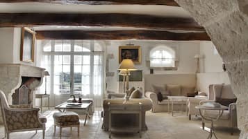 Lobby-Lounge