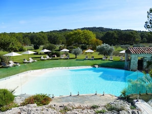 Outdoor pool - Le Mas De La Rose (Orgon)