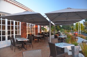 Daily buffet breakfast (EUR 16 per person)