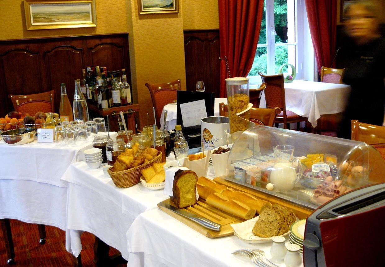 breakfast (eur 11 per person)