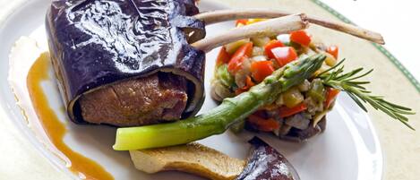 Alimentos y bebidas