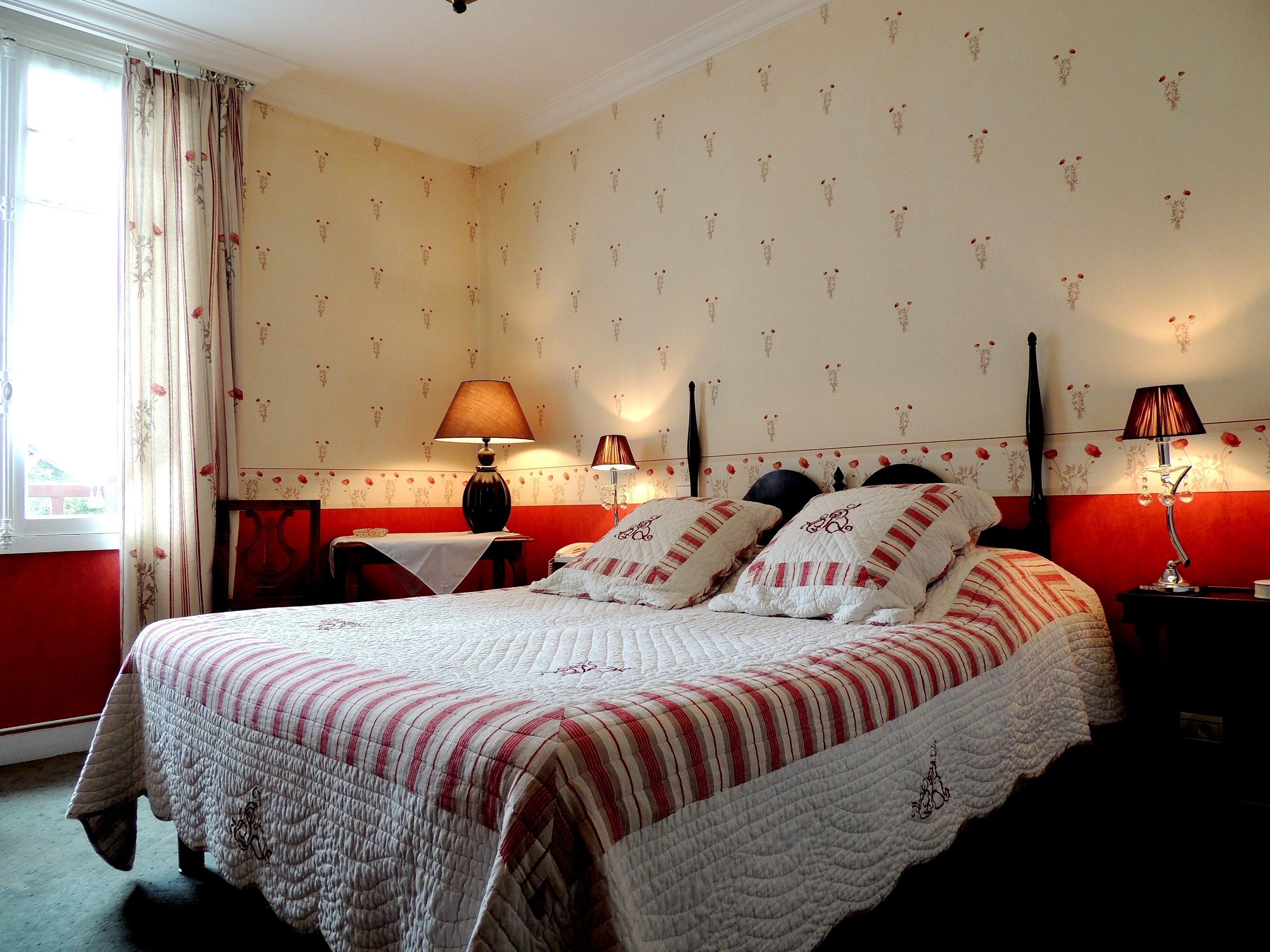 Soundproofing, rollaway beds, free WiFi