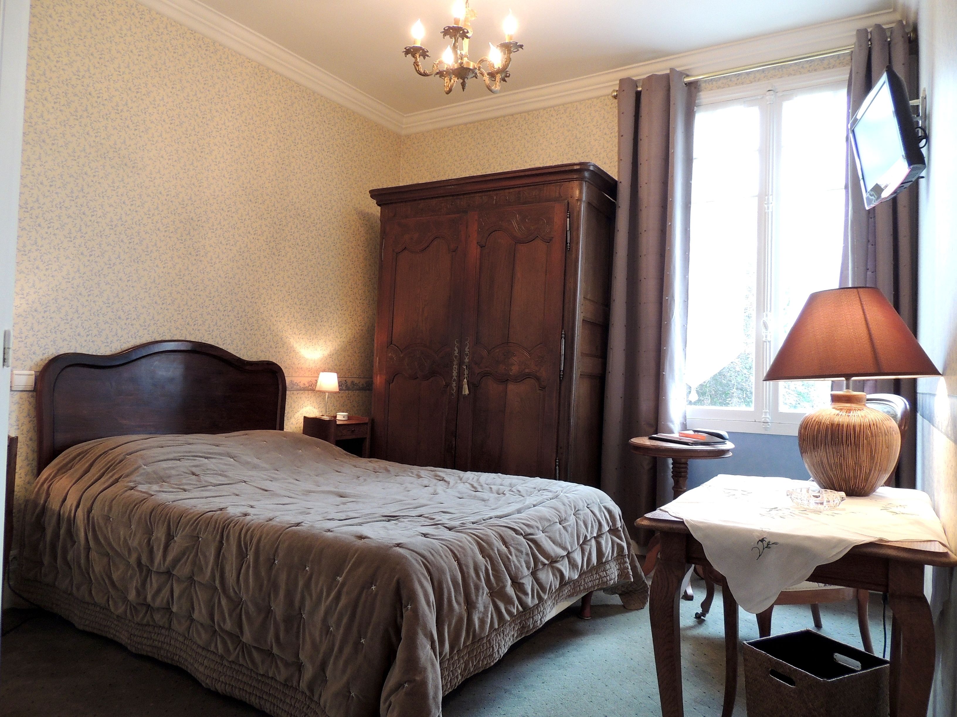 soundproofing, rollaway beds, free wifi