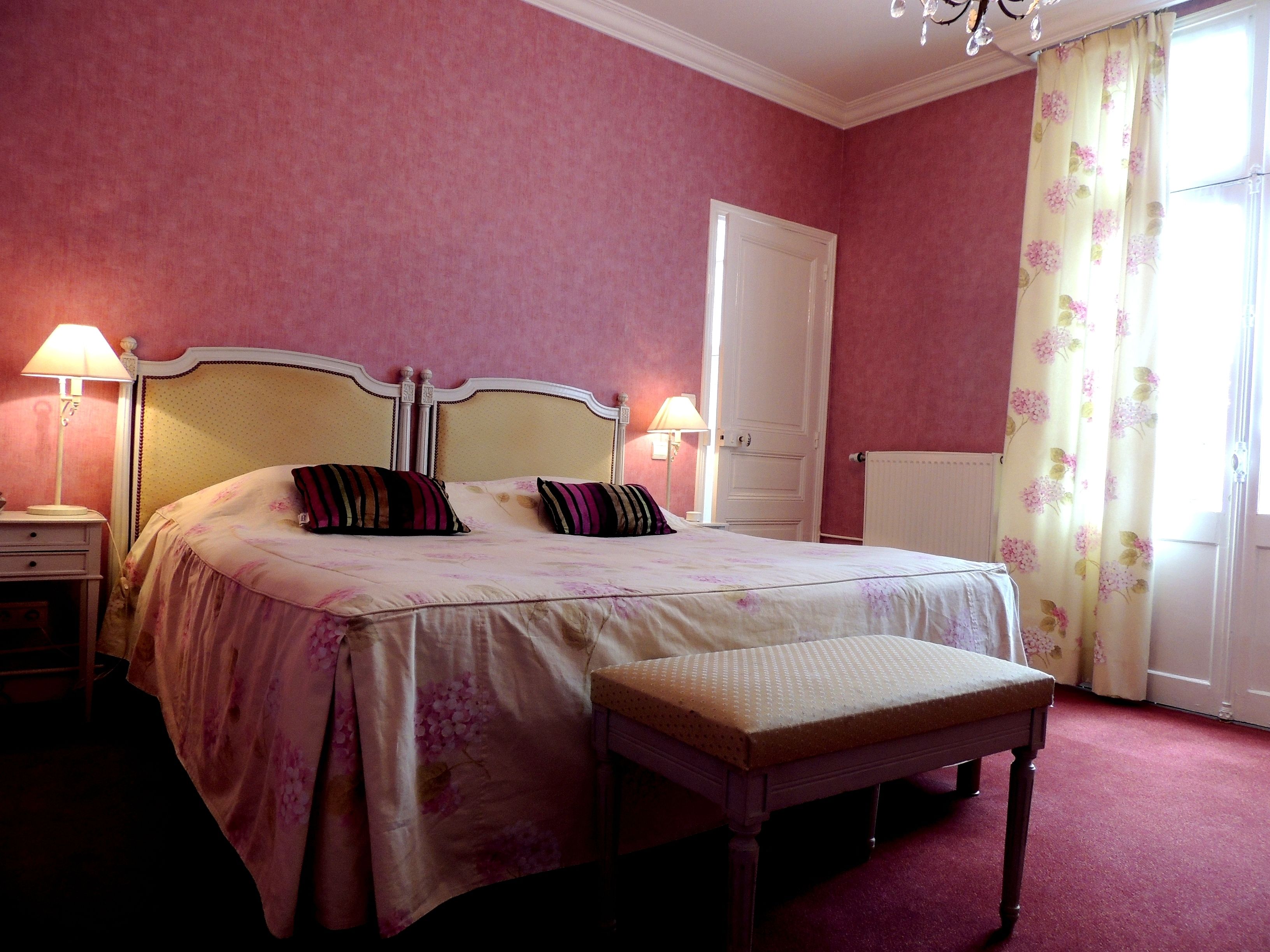 soundproofing, rollaway beds, free wifi