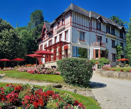 Front of property. Bois Joli