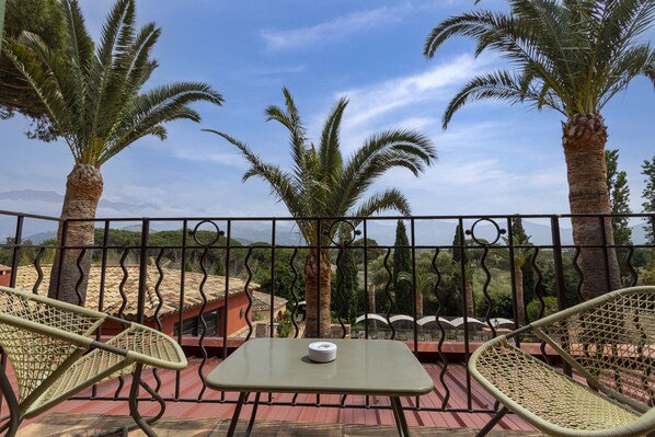 Junior Apartment, 1 King Bed with Sofa bed, 2 Bathrooms, Mountain View | Balcony