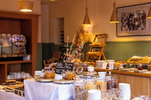 Daily cooked-to-order breakfast for a fee