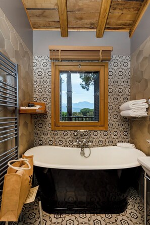 Deluxe Cabin, 1 Double Bed, Mountain View | Bathroom | Separate tub and shower, hair dryer, bathrobes, slippers